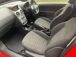 /photos/9940/4b1df9f1-f486-25d5-c363-f65191a3b263_i320x240.jpg