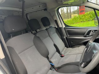 /photos/9940/79478a8e-e156-69d0-bd46-8116bd1671c7_i320x240.jpg